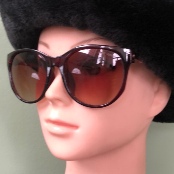 Louis Vuitton Sunglasses - Picture 4 of 10